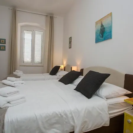 Town Place Apartment *