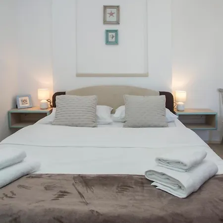 Town Place Apartment *